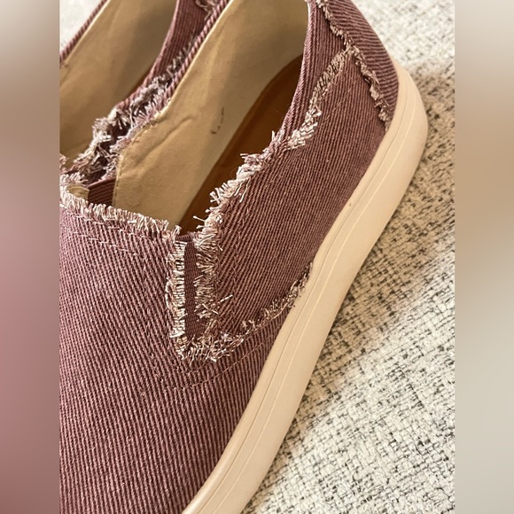 Lucky Brand Women’s Slip-On Sneakers. Size 8. NWOT - Picture 7 of 10